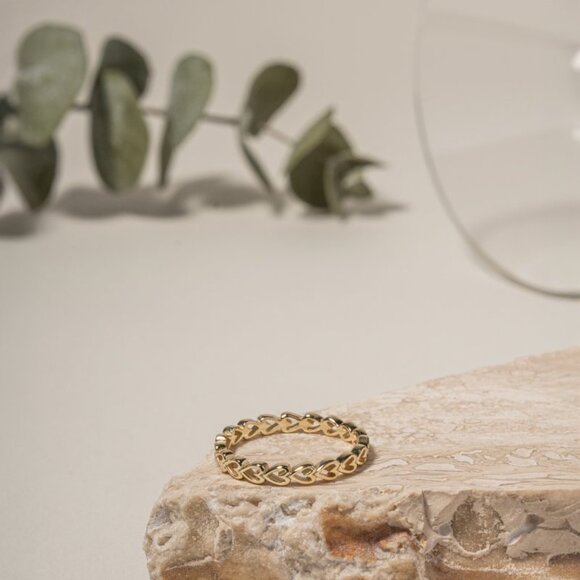 NWT Bella Eternity Heart Band Ring // 14kt Gold Vermeil (Size 8) - Picture 2 of 4